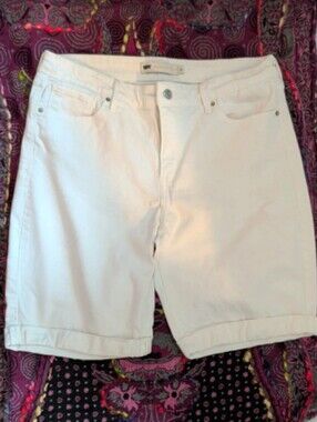 Vintage Levi's White Women’s Denim Shorts - Unknown Brand